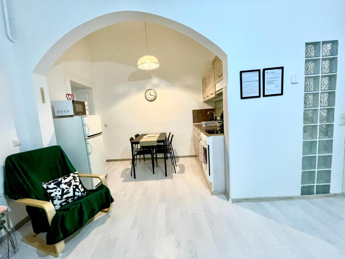 White Apartment Near The Famous New York Cafe Budapest Exterior photo