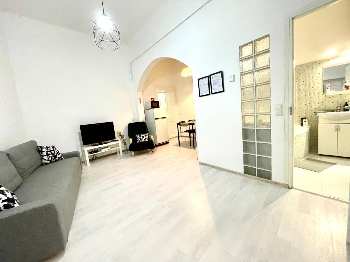 White Apartment Near The Famous New York Cafe Budapest Exterior photo