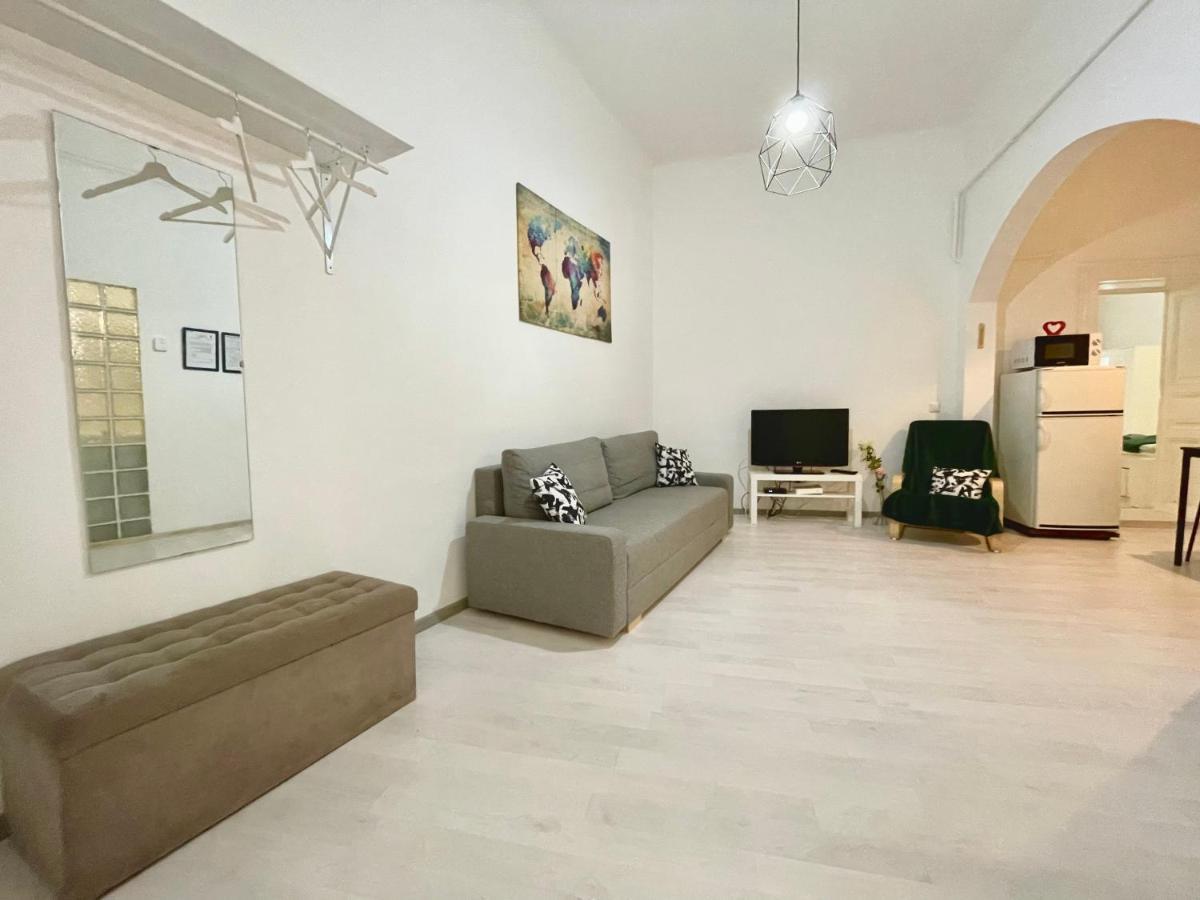 White Apartment Near The Famous New York Cafe Budapest Exterior photo